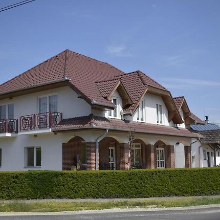 Fonix Apartmanhaz Nagypali Экстерьер фото