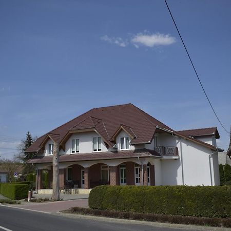 Fonix Apartmanhaz Nagypali Экстерьер фото